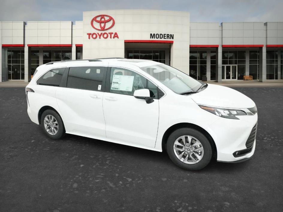 New 2026 Toyota Sienna XLE AWD/4WD image 2