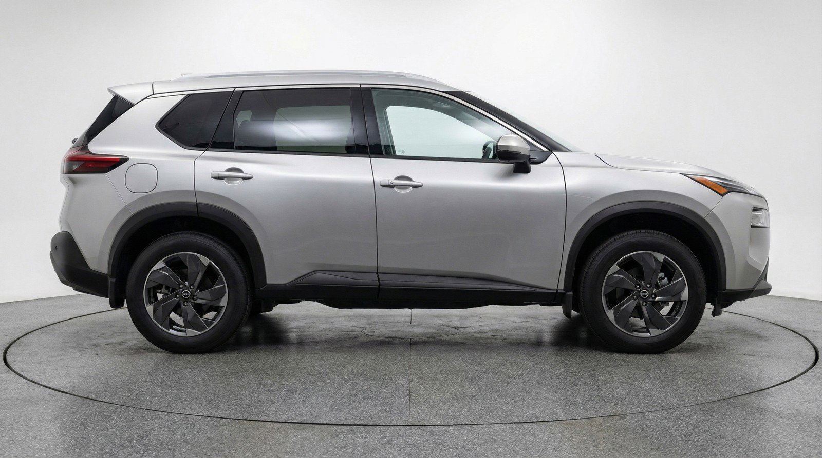 Used 2025 Nissan Rogue SV image 11