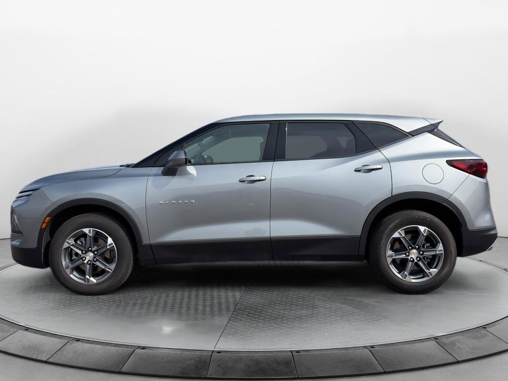 Certified 2025 Chevrolet Blazer LT AWD/4WD image 2