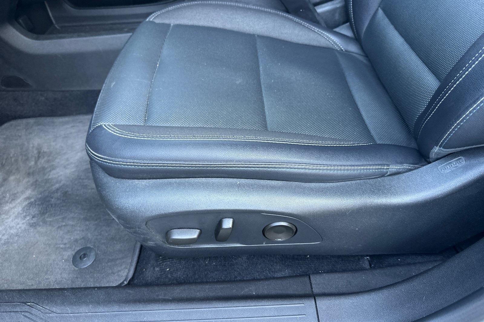 Used 2024 Chevrolet Equinox EV LT FWD image 14