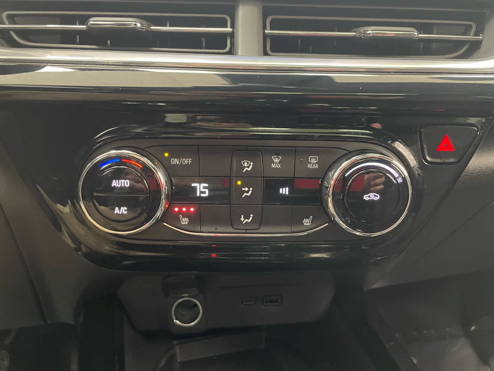 Certified 2024 Chevrolet Trax RS w/ Sunroof Package FWD image 5