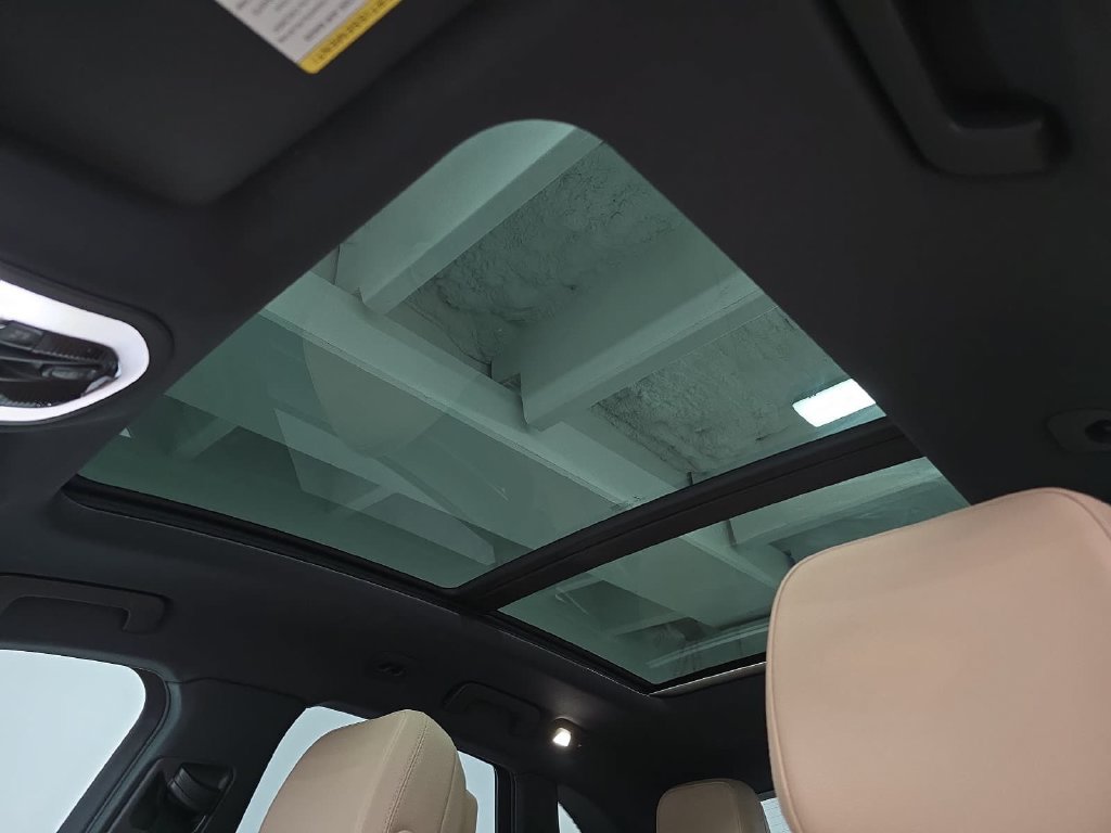Certified 2019 Porsche Macan AWD/4WD image 26