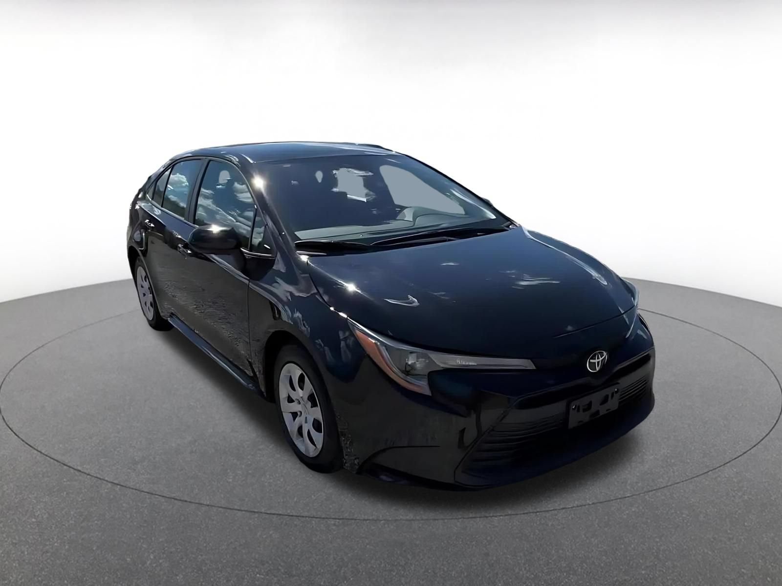 Used 2025 Toyota Corolla LE FWD image 3