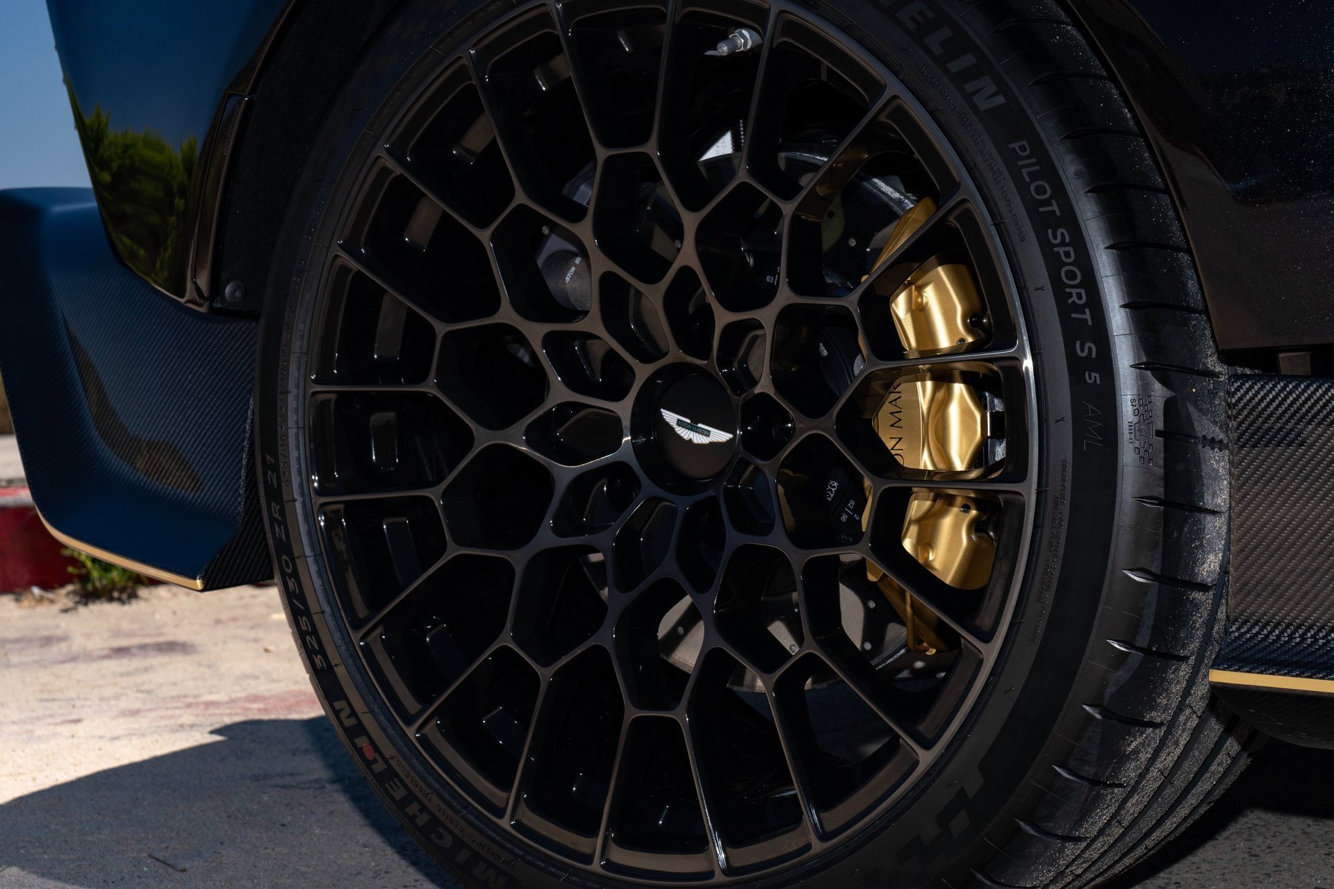 Used 2024 Aston Martin Valour image 12