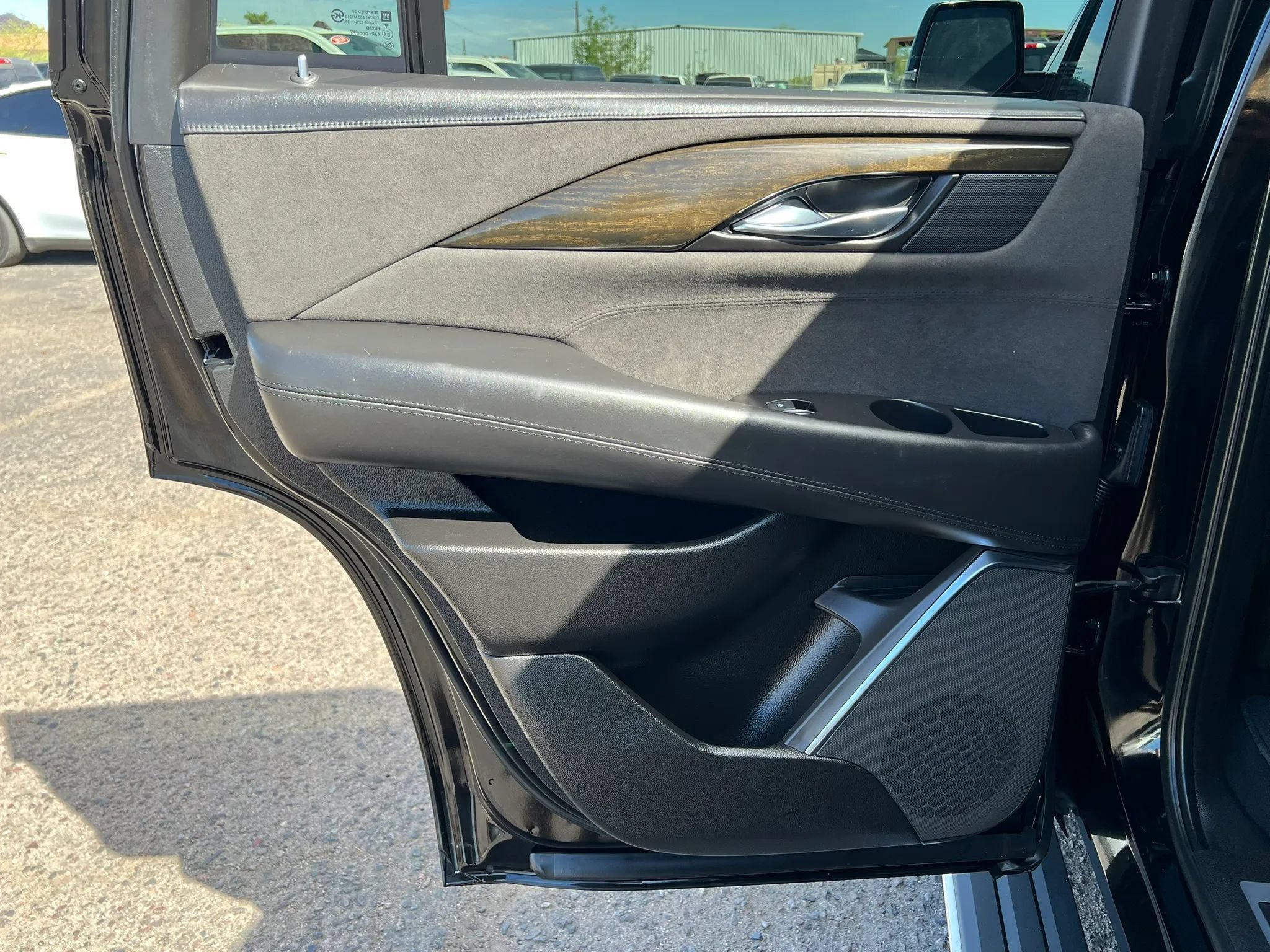 Used 2016 Cadillac Escalade Platinum AWD/4WD image 16