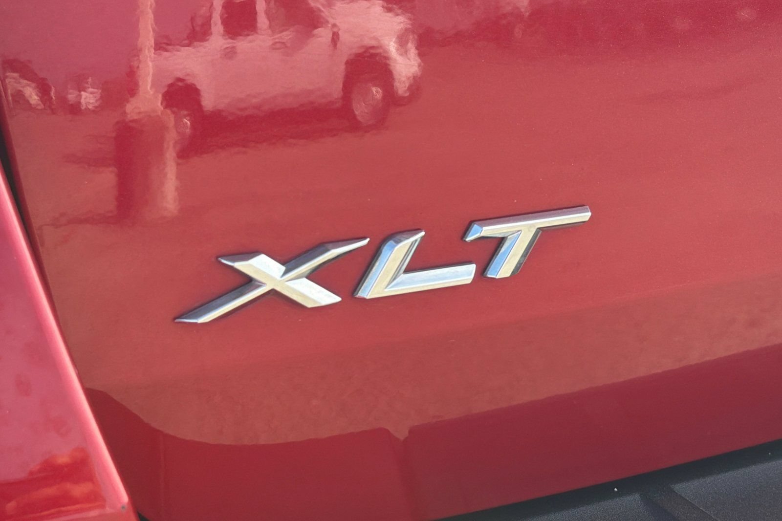 Used 2022 Ford Explorer XLT w/ Equipment Group 202A RWD image 35
