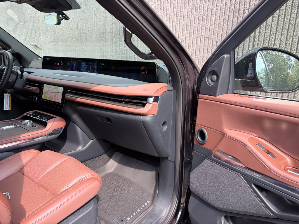New 2027 Lincoln Navigator Reserve AWD/4WD image 35