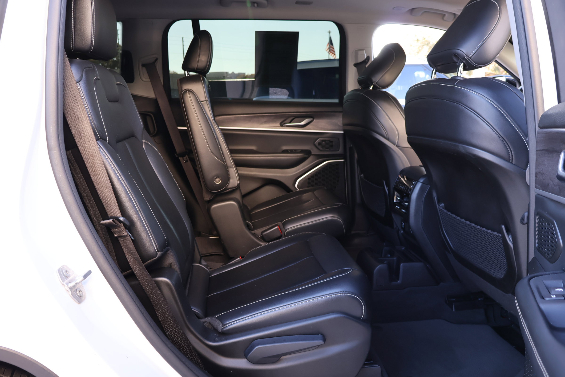 Used 2022 Jeep Grand Cherokee L Limited image 23