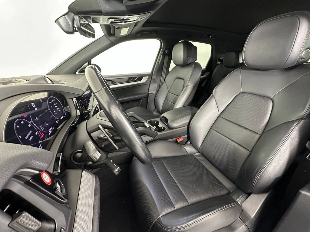 Certified 2024 Porsche Cayenne AWD/4WD image 5