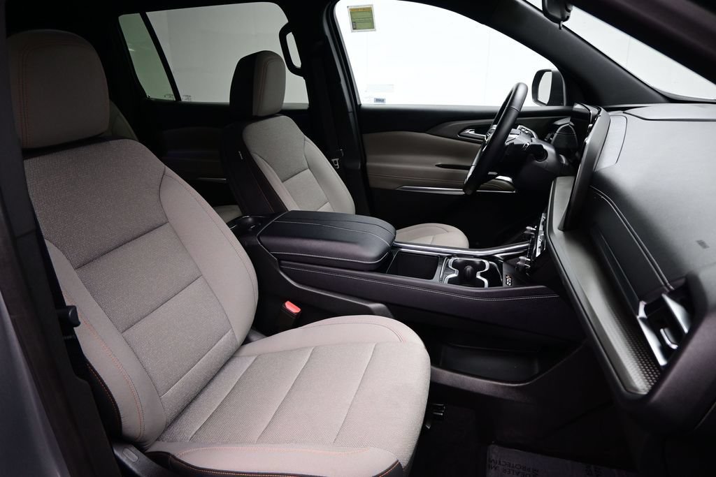 Used 2025 Chevrolet Traverse LT AWD/4WD image 11