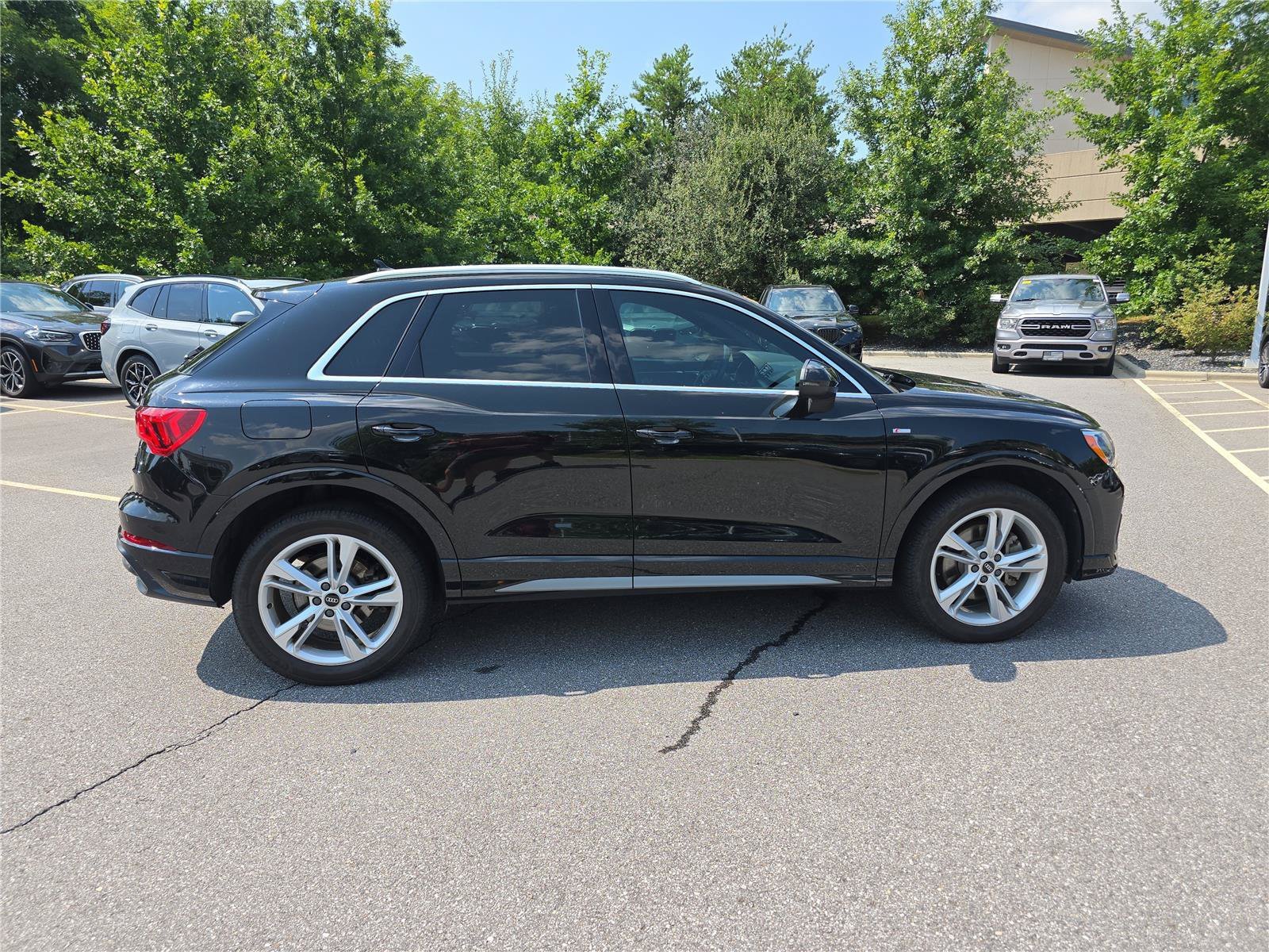 Used 2021 Audi Q3 2.0T Premium w/ Convenience Package AWD/4WD image 2