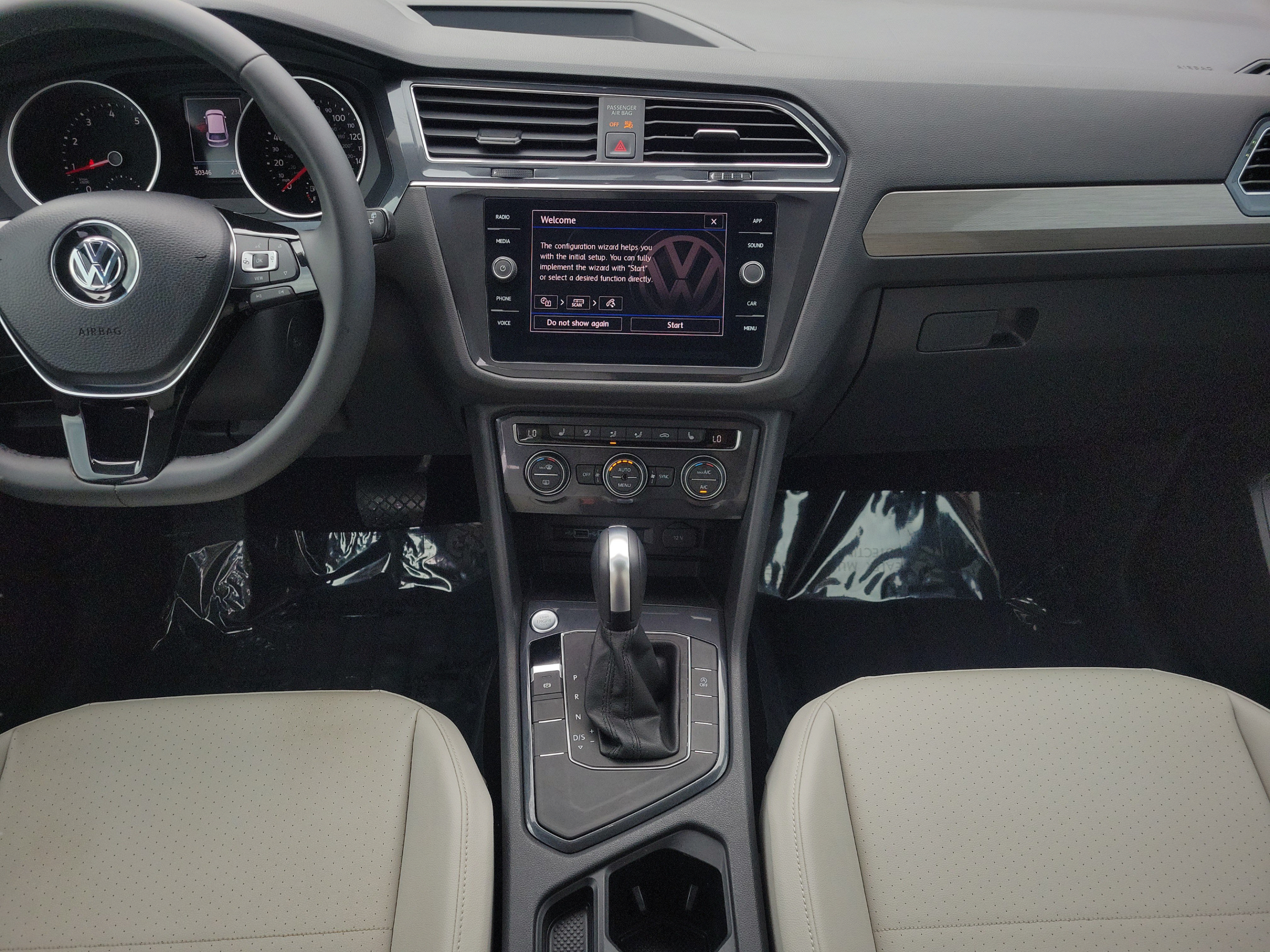 Used 2020 Volkswagen Tiguan SE w/ Panoramic Sunroof Package FWD image 13