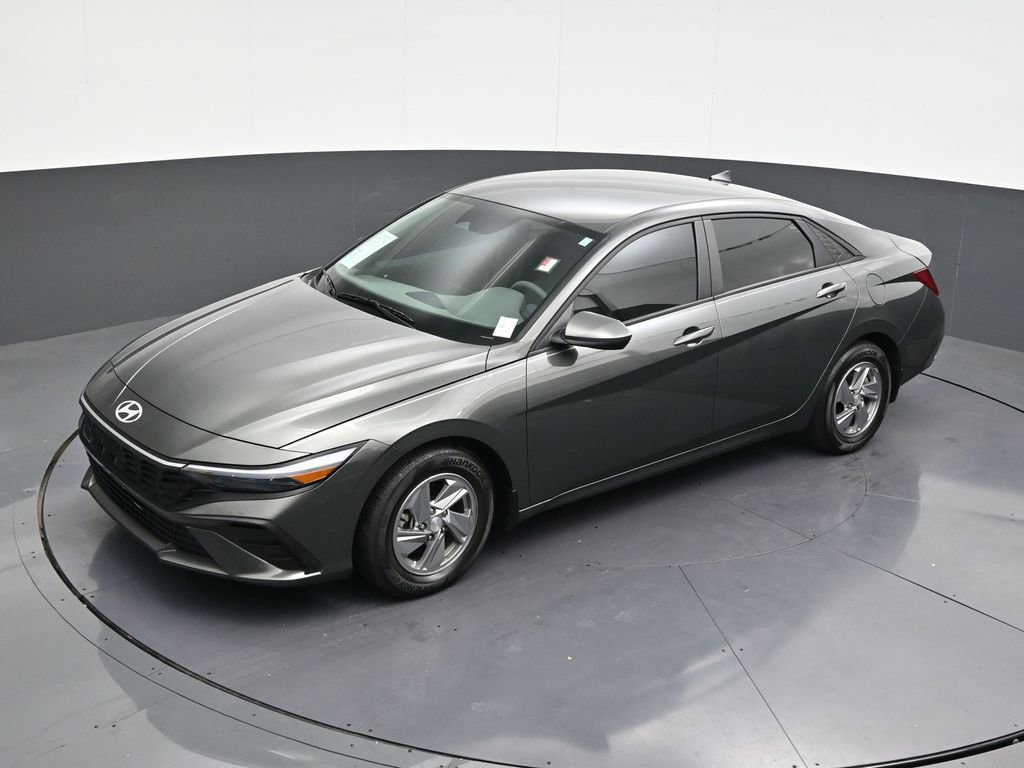Used 2024 Hyundai Elantra SE image 15