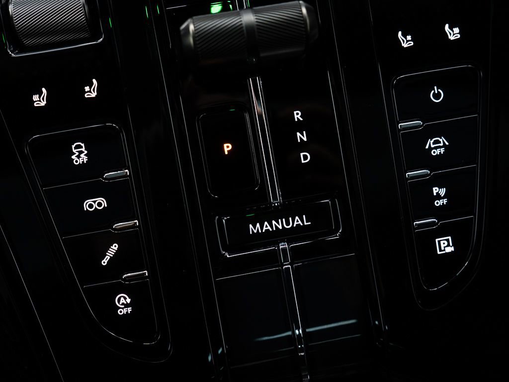 Used 2025 Aston Martin DB12 Coupe image 30