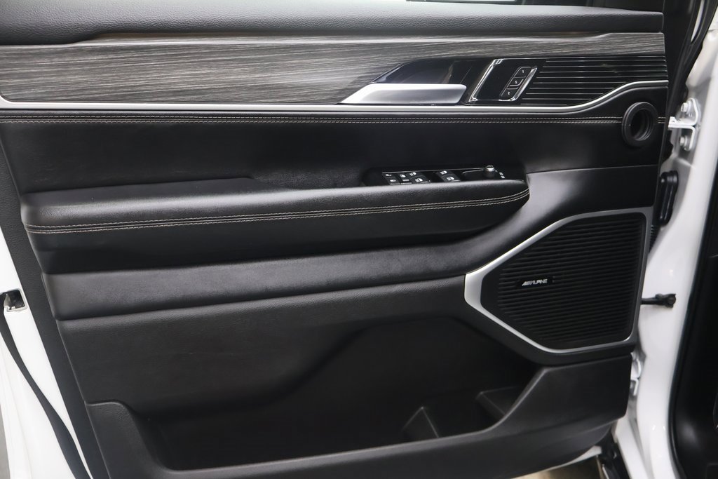 Used 2024 Jeep Wagoneer Series II w/ Flexible Seating Group image 19