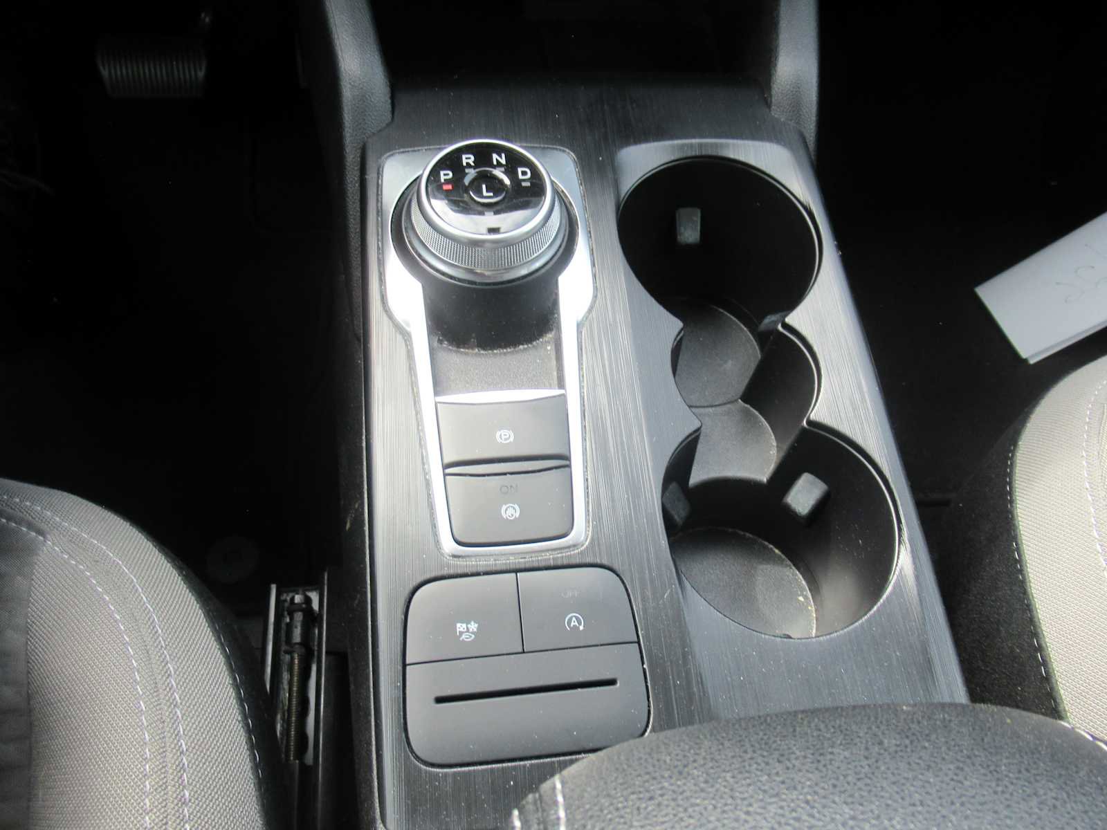 Used 2022 Ford Escape SE w/ SE Sport Appearance Package image 25