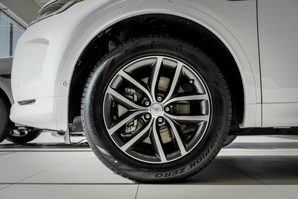 Used 2025 Land Rover Discovery Sport S image 5