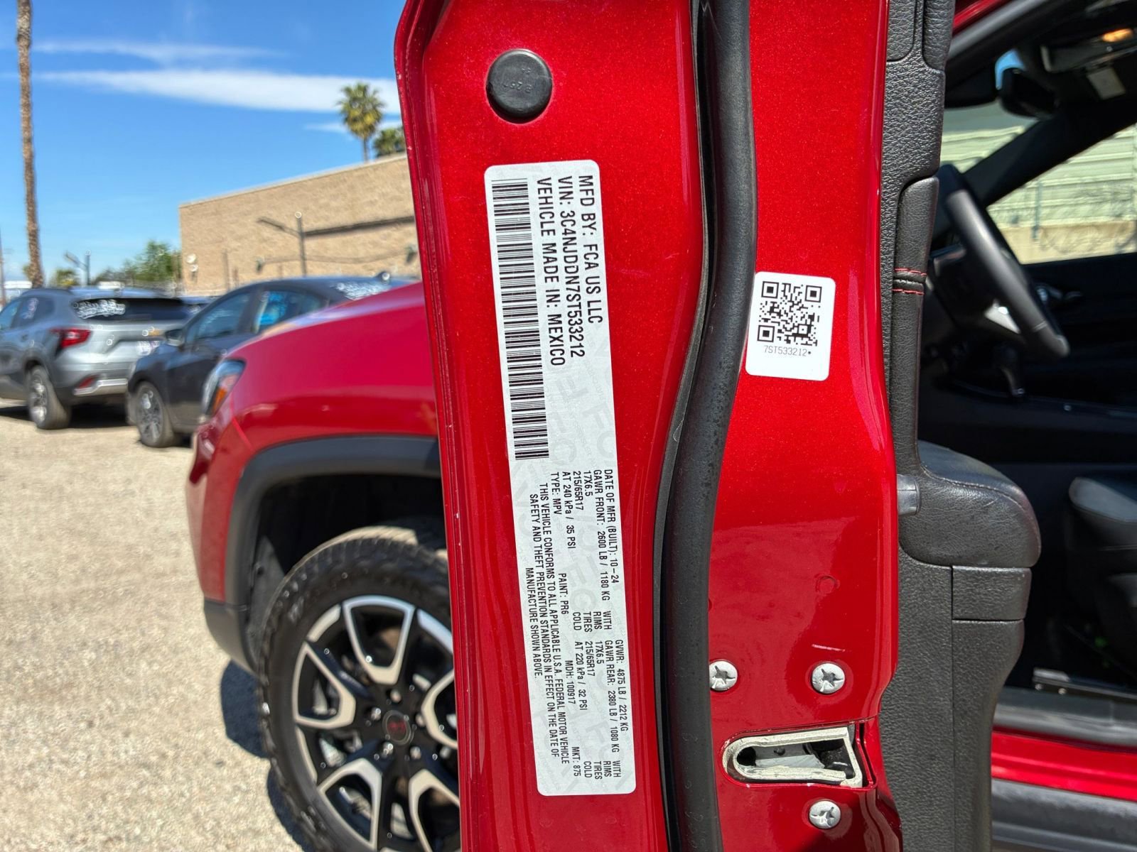 Used 2025 Jeep Compass Trailhawk AWD/4WD image 29