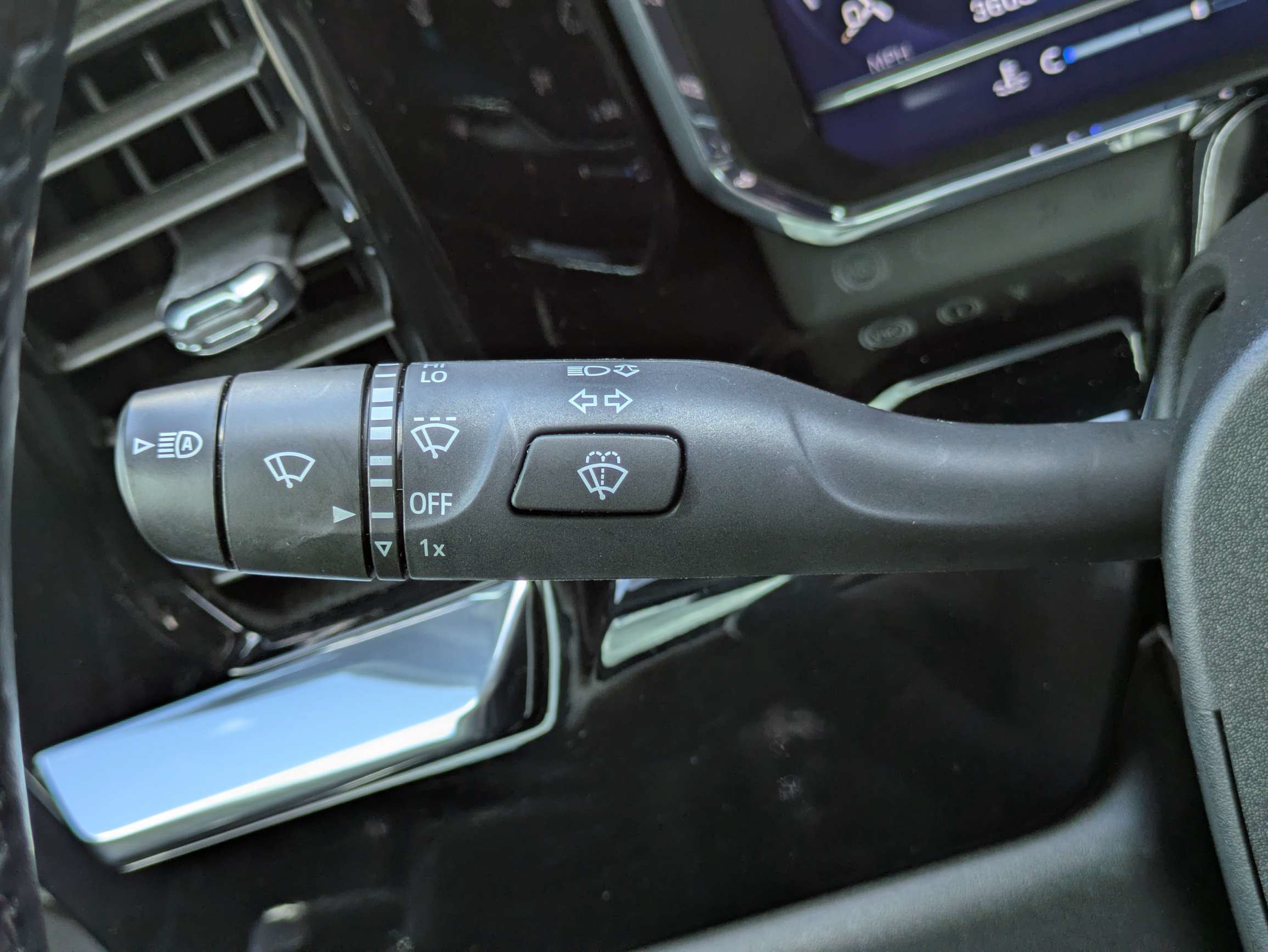 Used 2025 Chevrolet Silverado 1500 LT AWD/4WD image 17