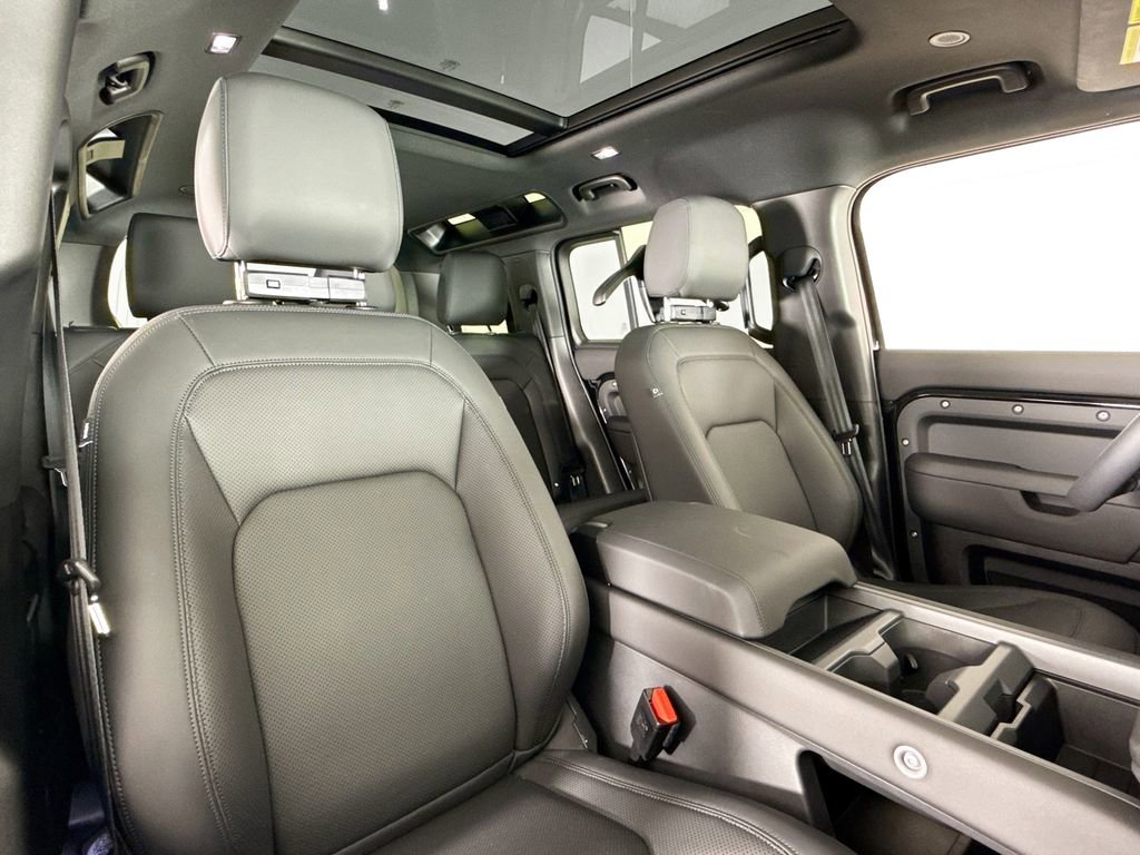 Used 2025 Land Rover Defender 110 X-Dynamic SE image 14