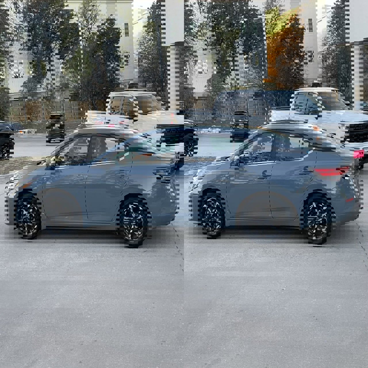 Used 2024 Nissan Sentra SV image 3