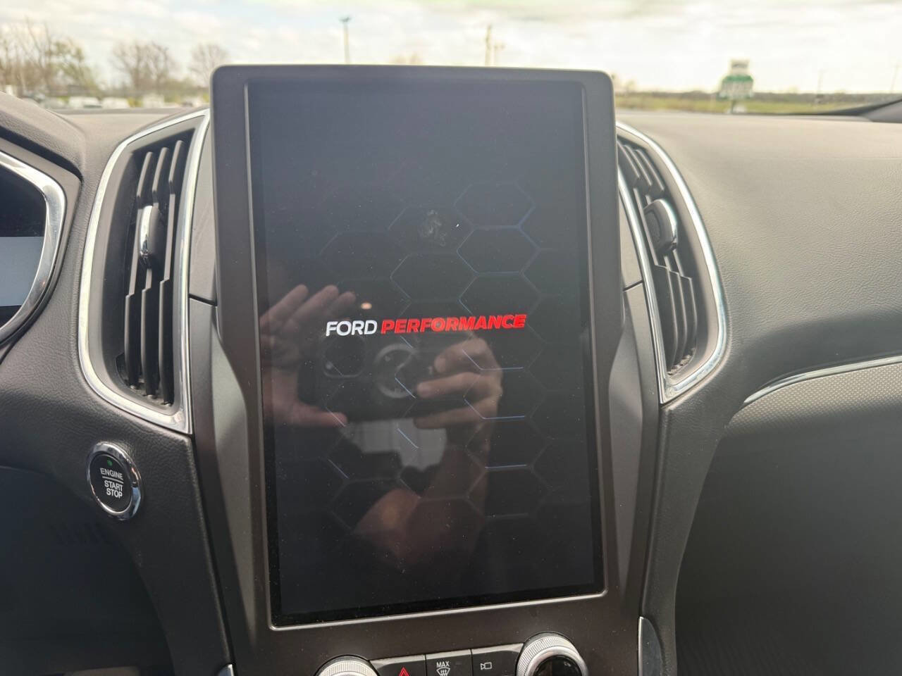 Used 2021 Ford Edge ST image 19