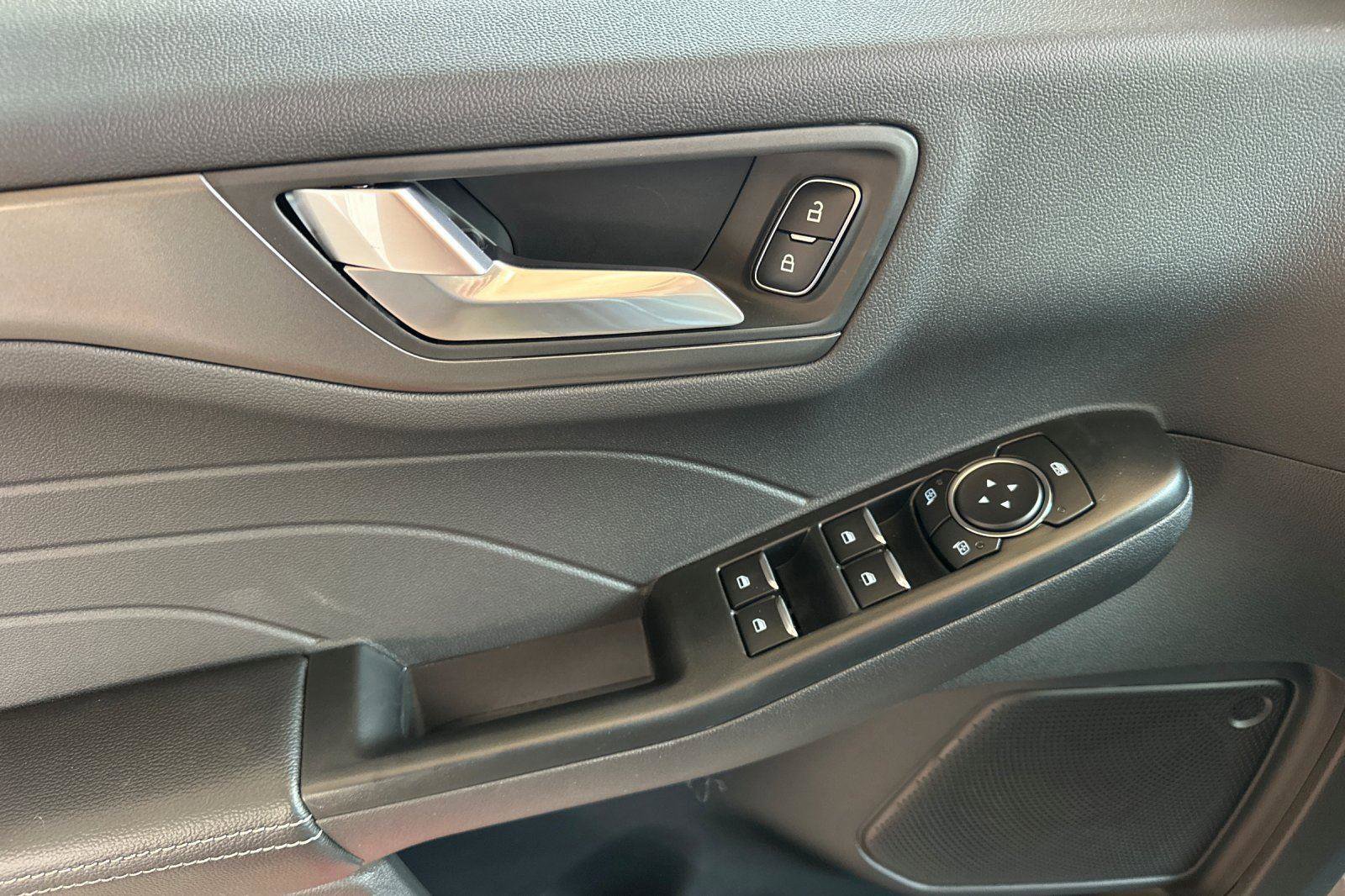 New 2025 Ford Escape SE image 8