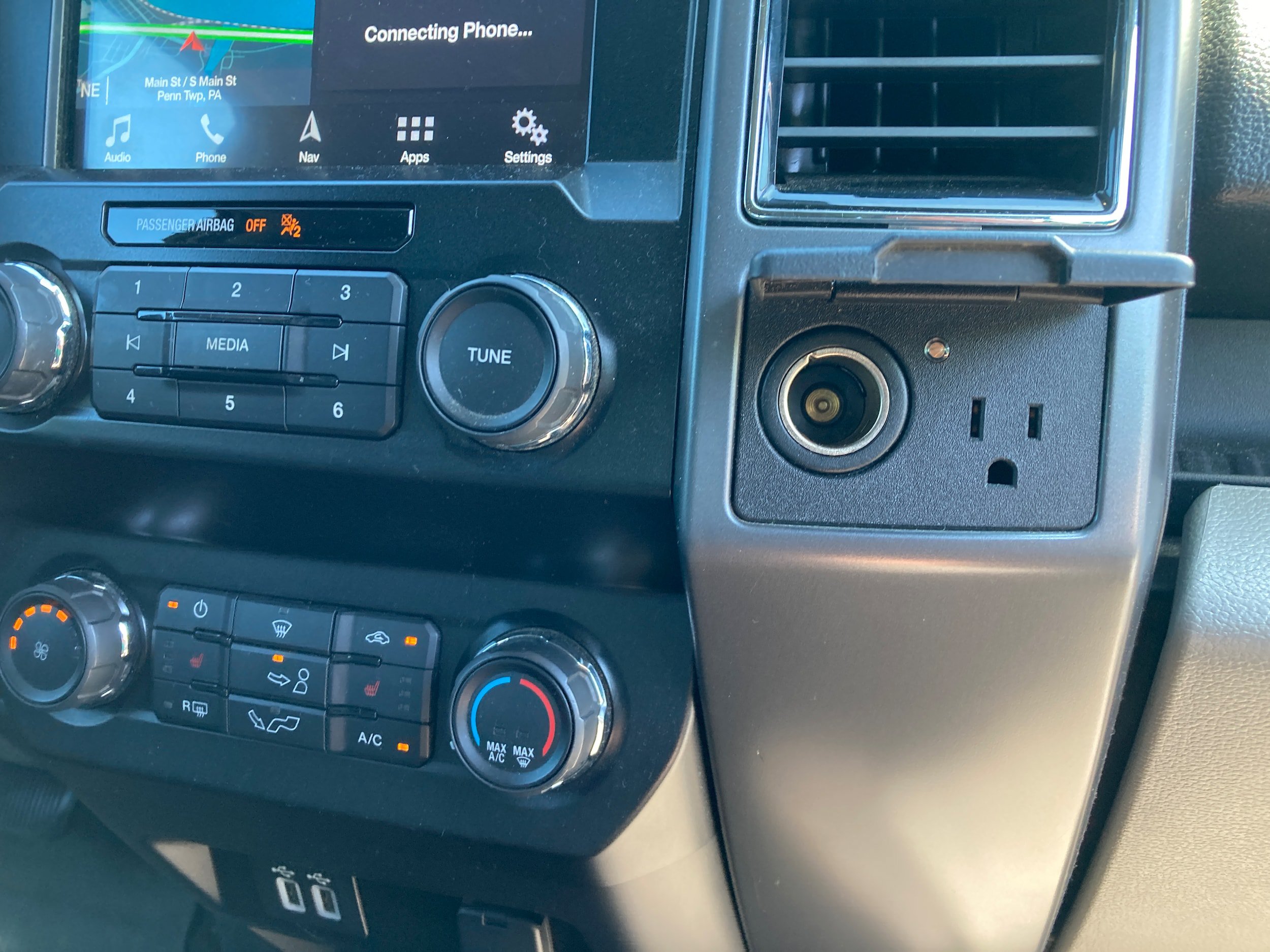 Used 2019 Ford F150 XLT w/ Equipment Group 302A Luxury AWD/4WD image 17
