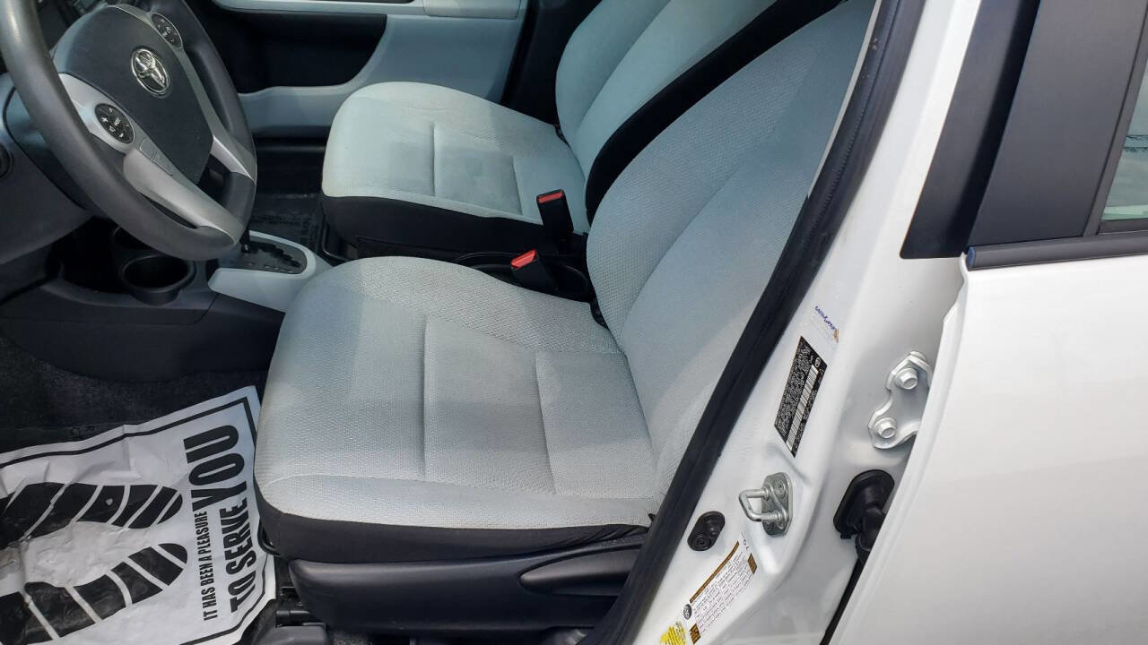 Used 2012 Toyota Prius C One image 4