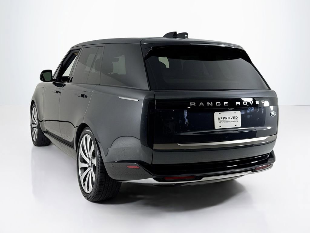 Used 2023 Land Rover Range Rover SE image 3