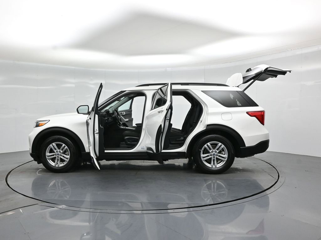 Certified 2024 Ford Explorer XLT RWD image 35