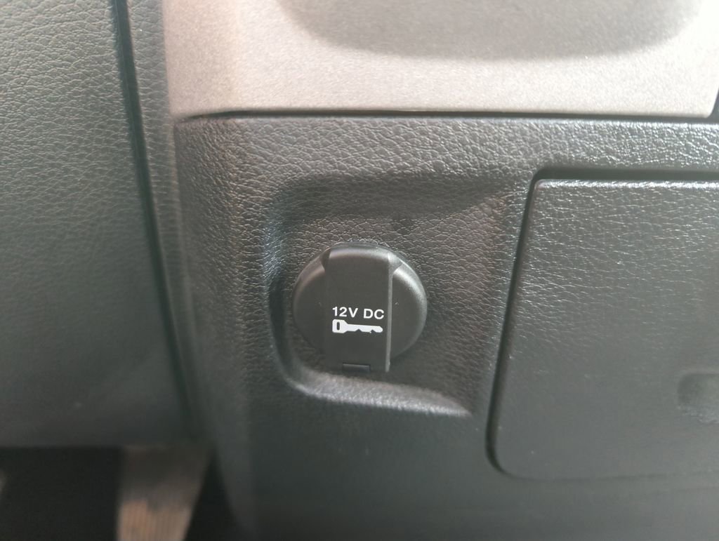 Used 2015 RAM 1500 Express RWD image 26