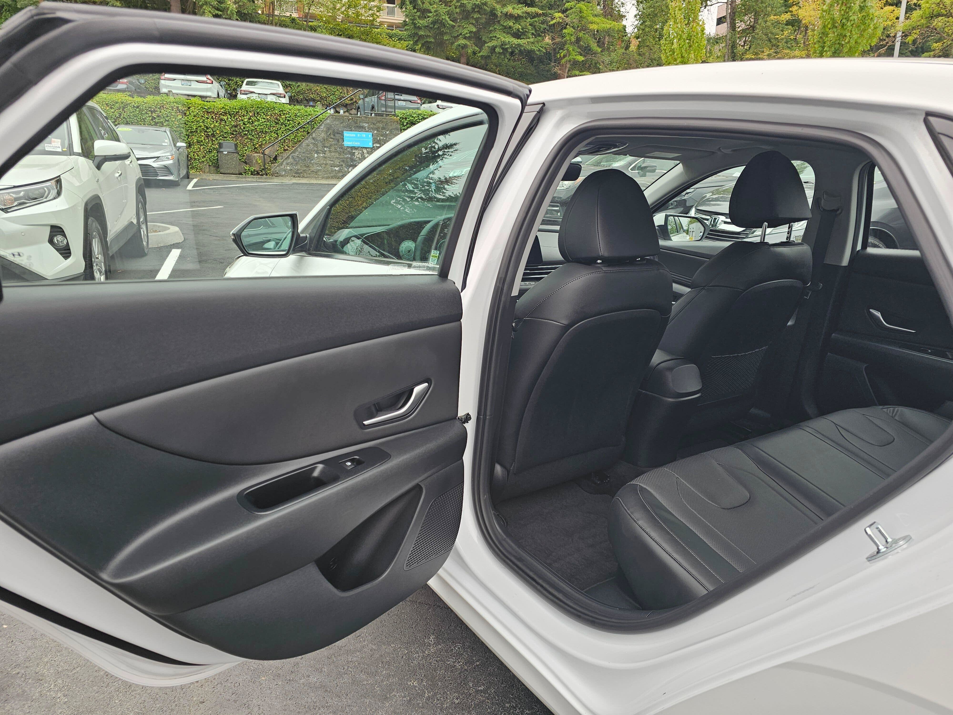 Used 2023 Hyundai Elantra Limited w/ Cargo Package FWD image 19
