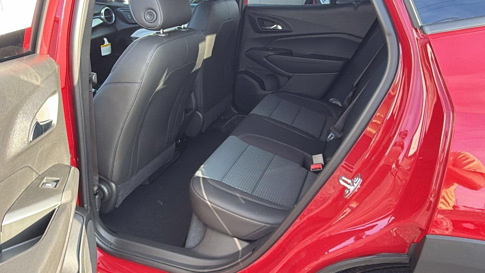 New 2026 Chevrolet Trax LT w/ Sunroof Package FWD image 19