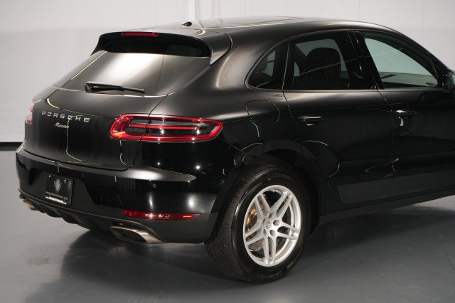 Used 2018 Porsche Macan AWD/4WD image 11