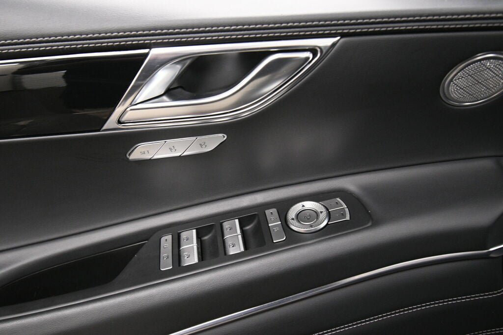 Used 2025 Genesis GV80 2.5T Standard AWD/4WD image 12