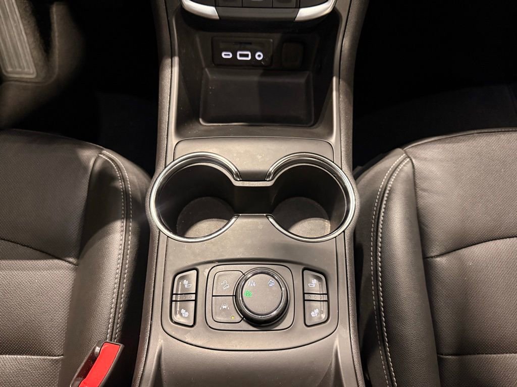 Used 2024 GMC Terrain SLT image 24