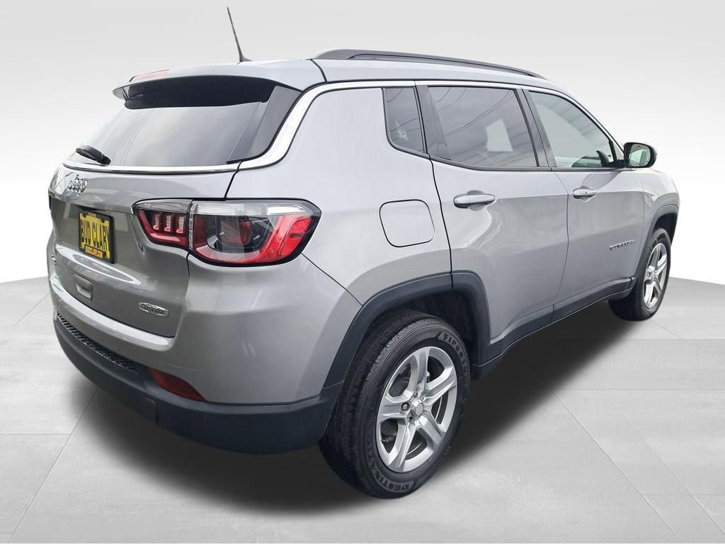 Used 2023 Jeep Compass Latitude image 6