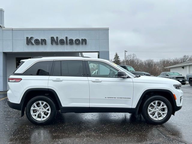 Used 2023 Jeep Grand Cherokee Limited w/ Luxury Tech Group II image 14