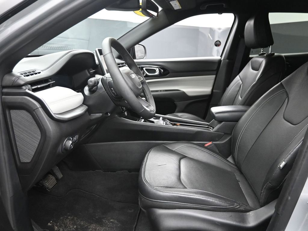 Used 2025 Jeep Compass Limited w/ Elite Group image 13