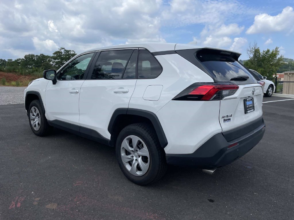 Used 2024 Toyota RAV4 LE AWD/4WD image 5