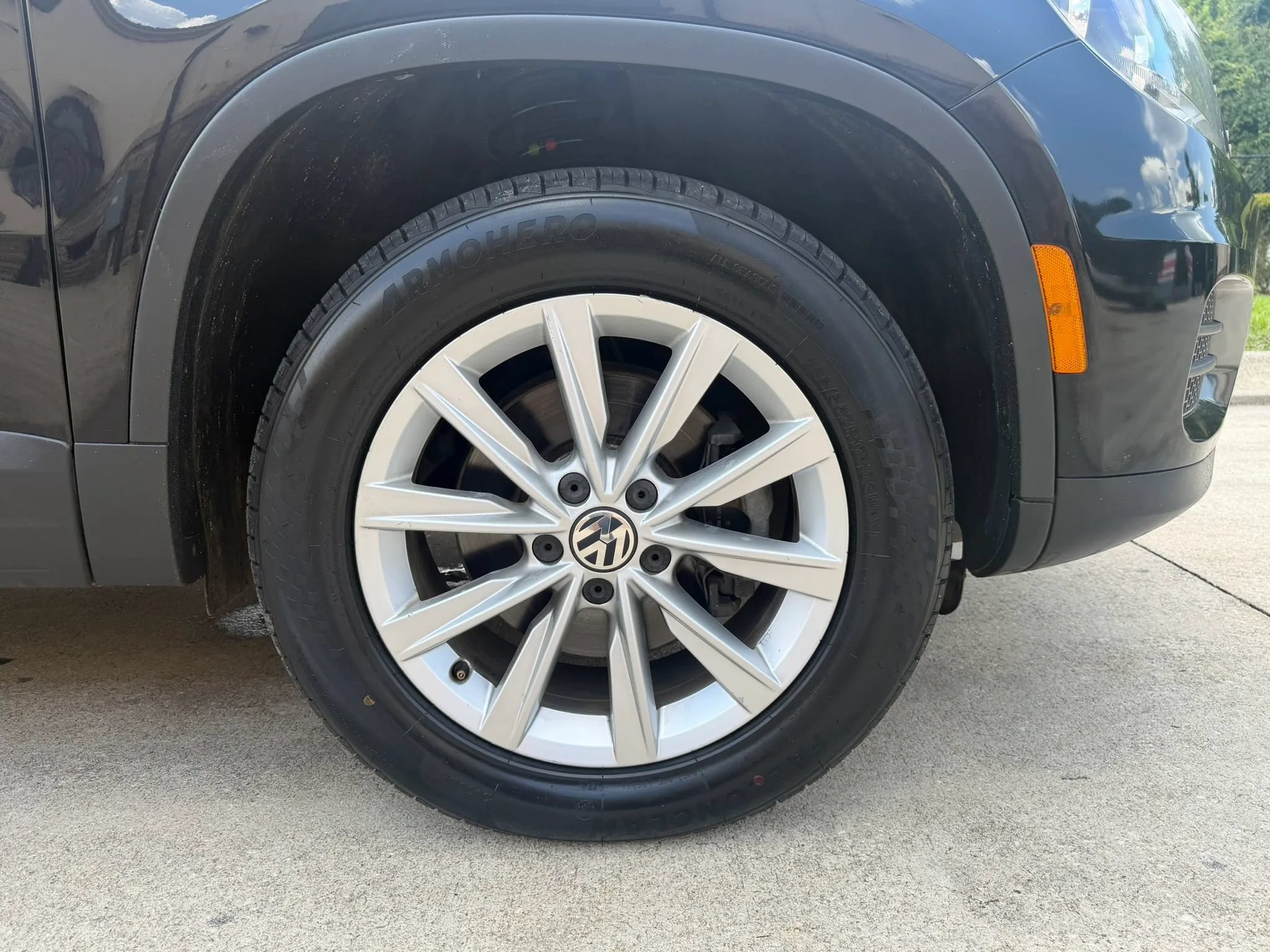 Used 2017 Volkswagen Tiguan Limited w/ Alloy Wheels Package AWD/4WD image 35