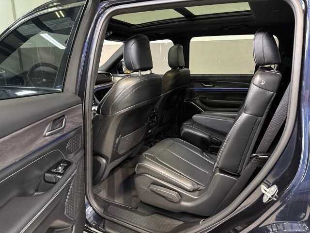 Used 2023 Jeep Grand Cherokee L Overland AWD/4WD image 35