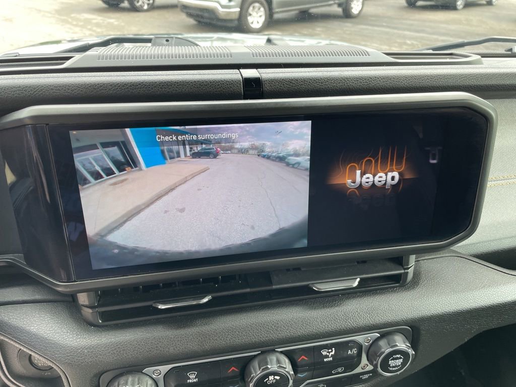 Used 2024 Jeep Wrangler Unlimited image 11