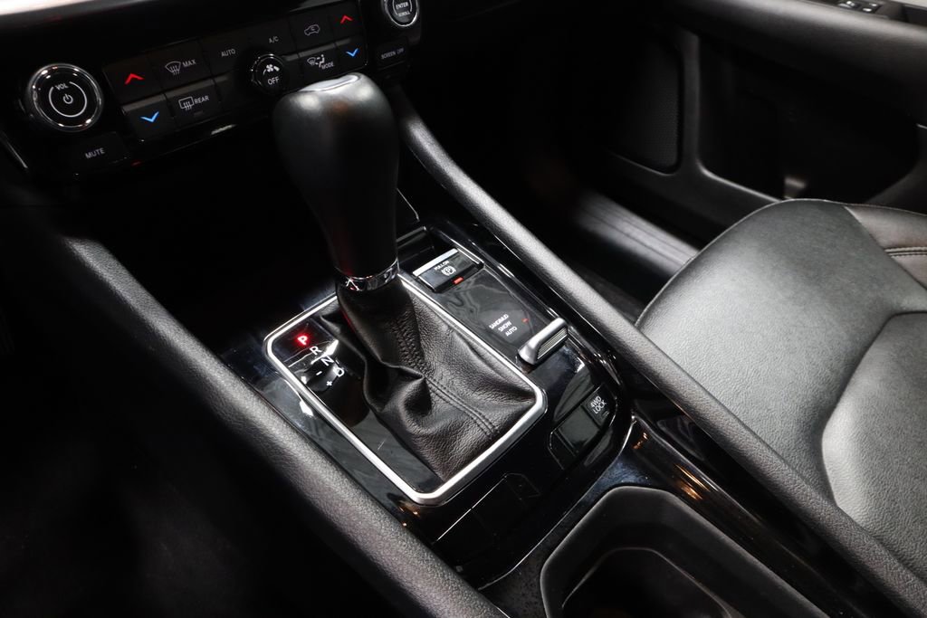 Used 2025 Jeep Compass Limited image 33