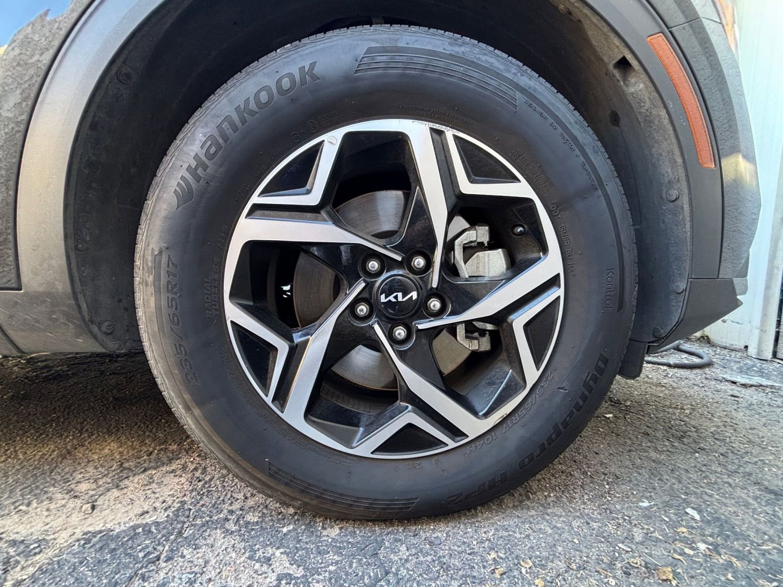 Used 2025 Kia Sportage LX FWD image 29