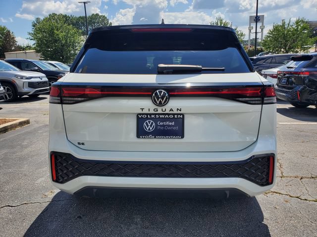 Certified 2025 Volkswagen Tiguan SE R-Line FWD image 5