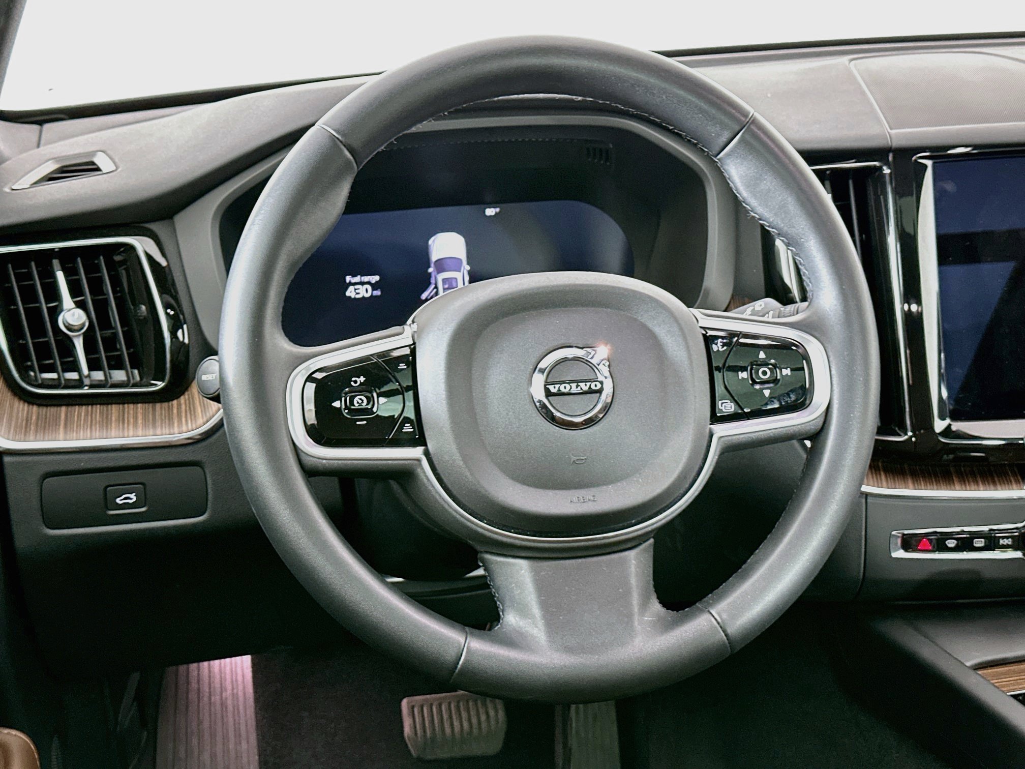 Used 2023 Volvo XC60 B5 Plus w/ Protection Package Premier FWD image 17