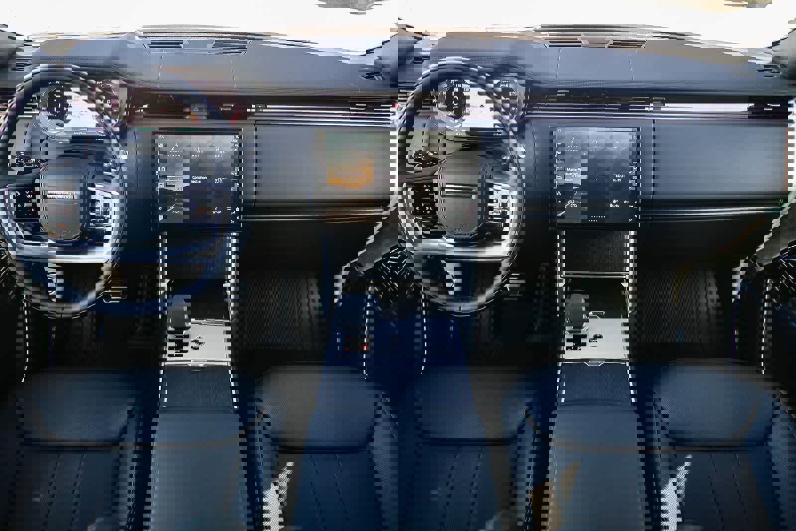 New 2026 Land Rover Range Rover Long Wheelbase SE image 12