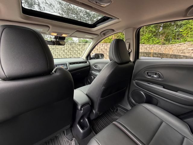 Used 2020 Honda HR-V Touring image 29